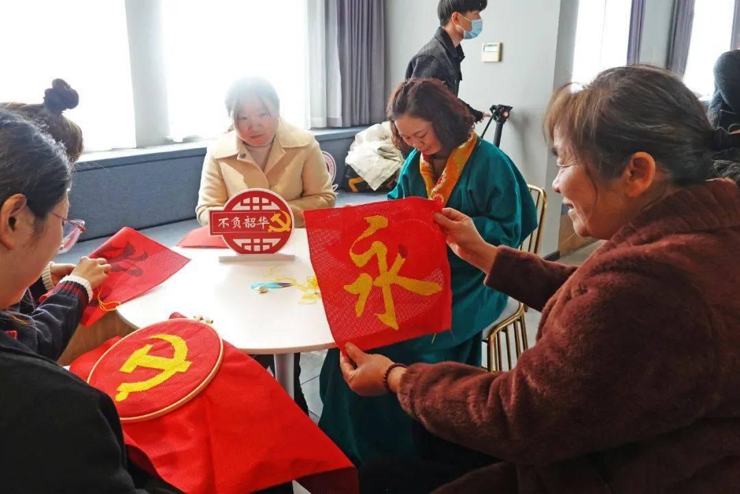 逃离电梯间